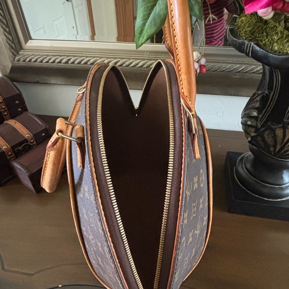 EUC Louis Vuitton Brown Canvas Bag MM Ellipse Iconic - Picture 7 of 7